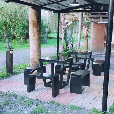 Lopburi Palm Resort Екстер'єр фото