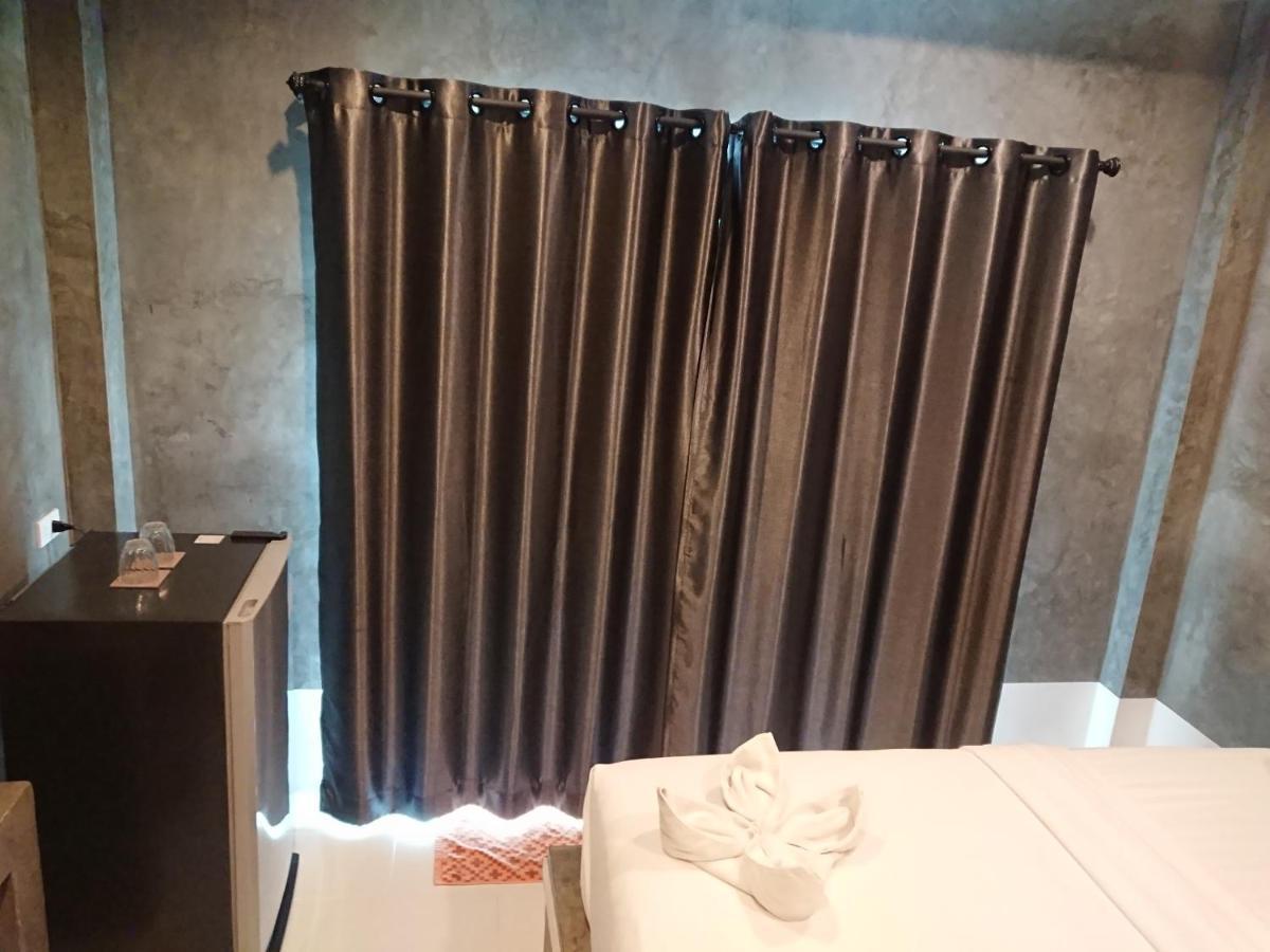 Lopburi Palm Resort Екстер'єр фото