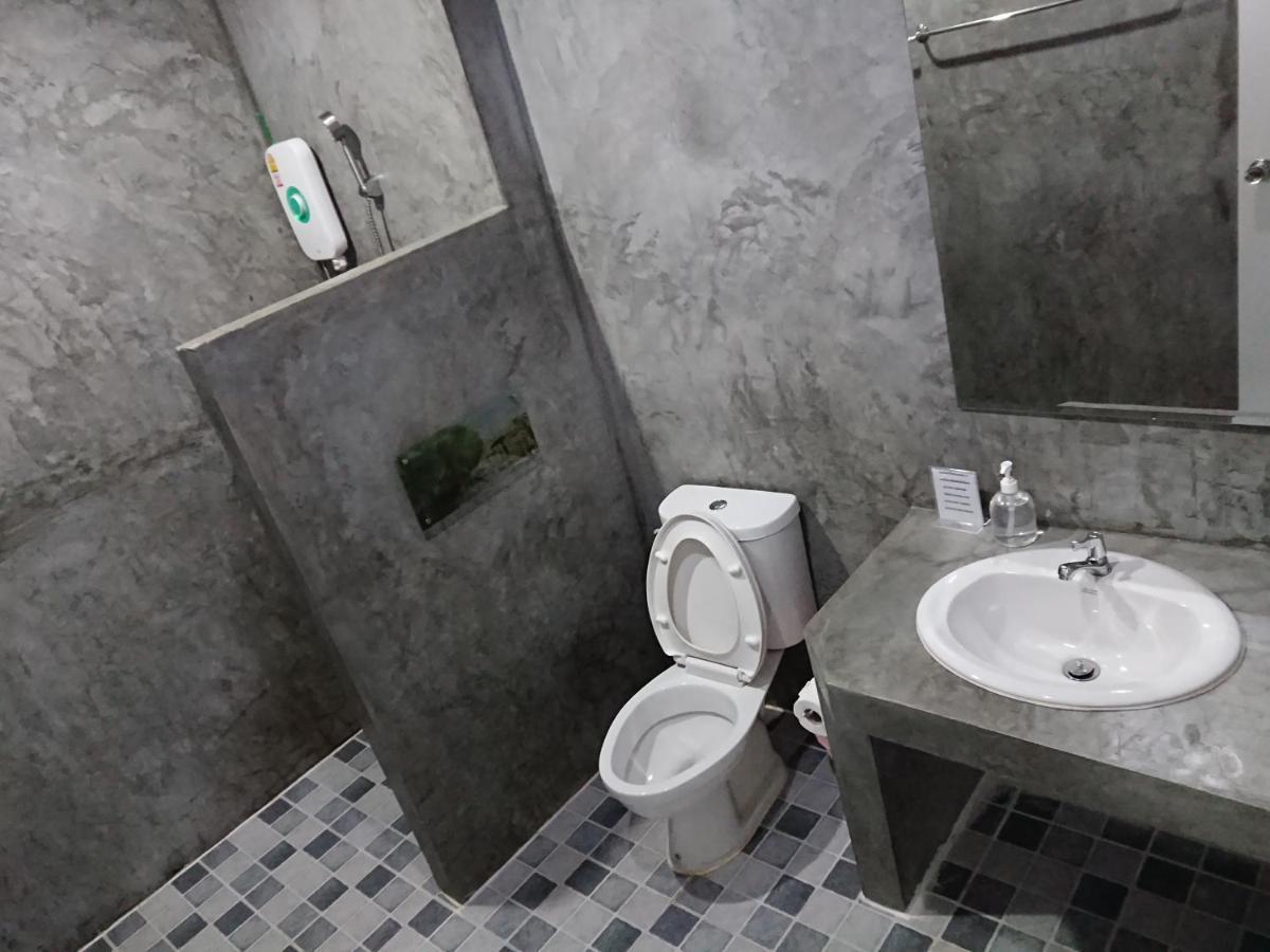 Lopburi Palm Resort Екстер'єр фото