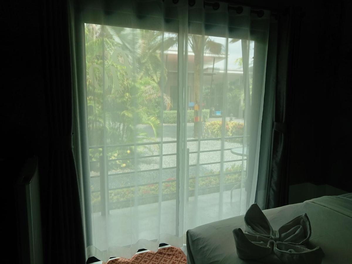 Lopburi Palm Resort Екстер'єр фото