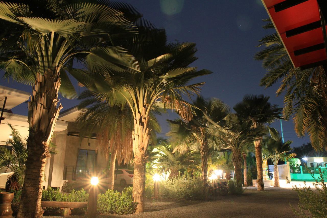 Lopburi Palm Resort Екстер'єр фото
