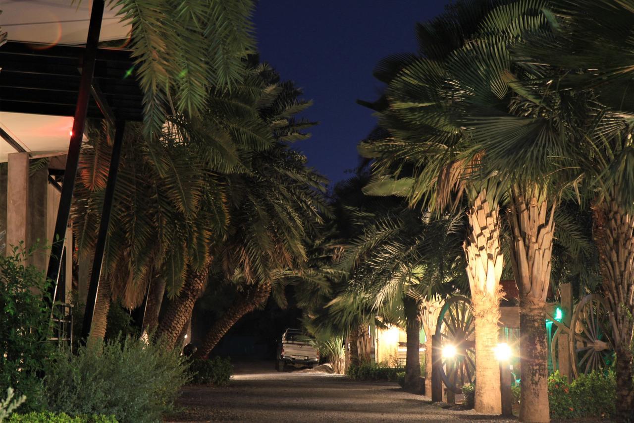 Lopburi Palm Resort Екстер'єр фото