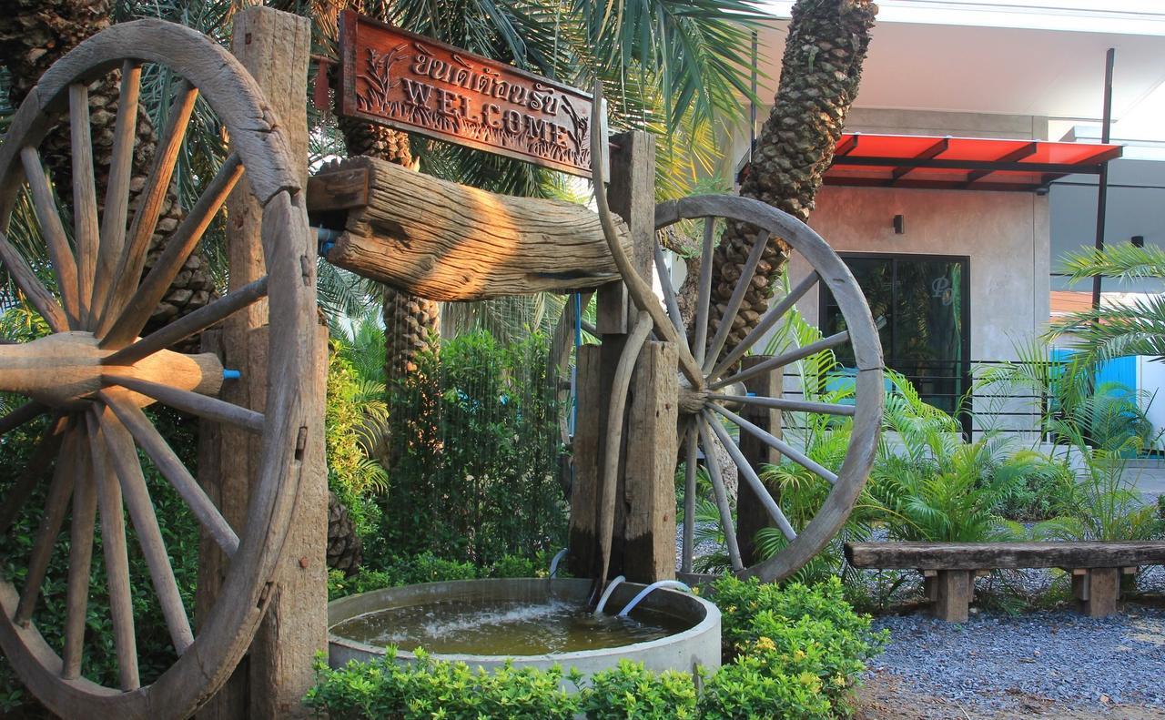 Lopburi Palm Resort Екстер'єр фото