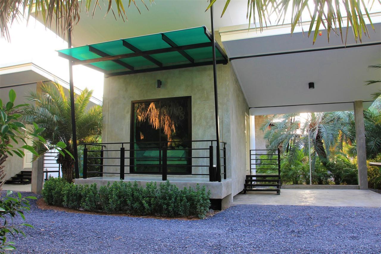 Lopburi Palm Resort Екстер'єр фото