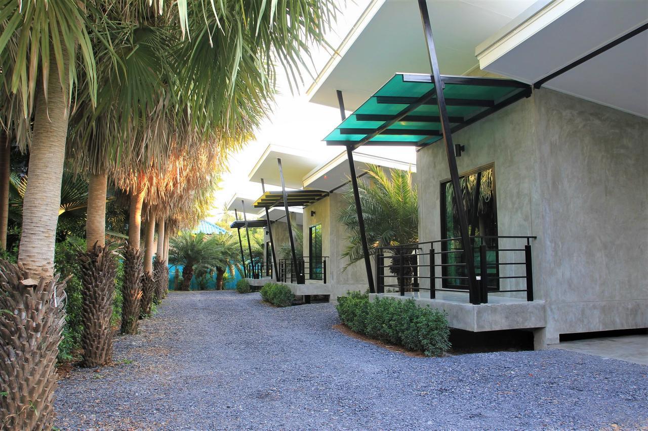 Lopburi Palm Resort Екстер'єр фото
