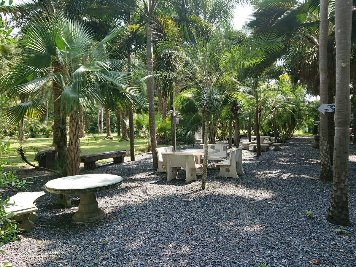 Lopburi Palm Resort Екстер'єр фото