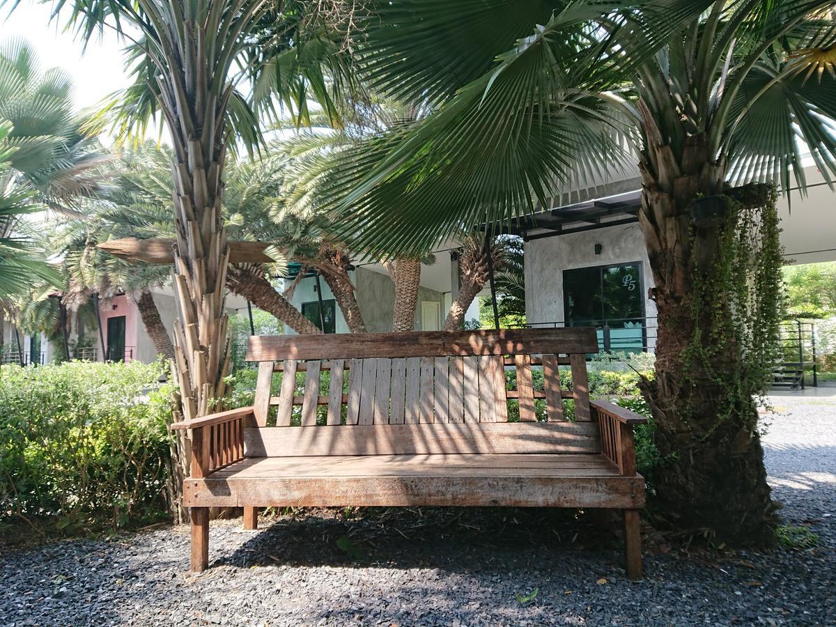 Lopburi Palm Resort Екстер'єр фото