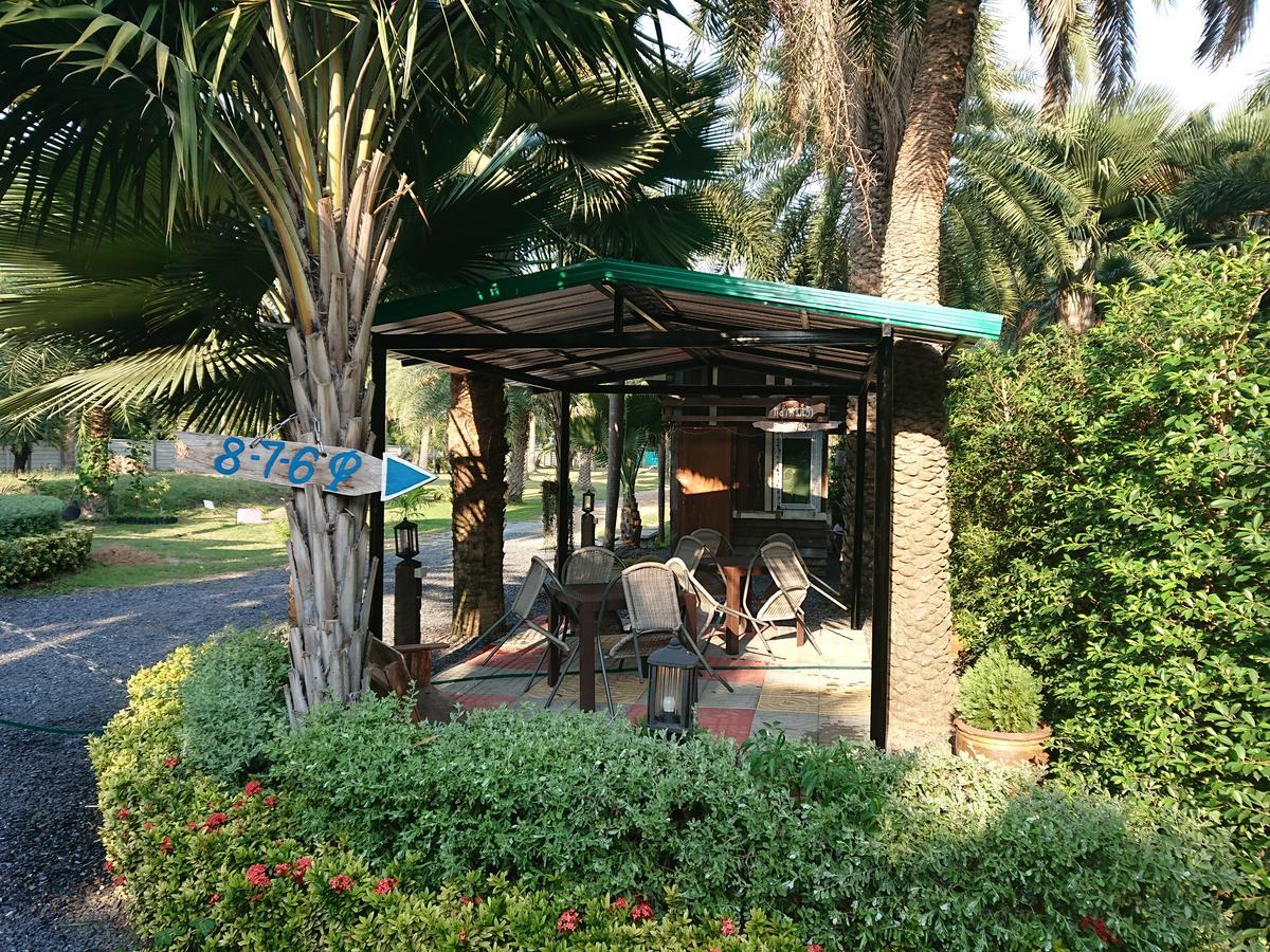 Lopburi Palm Resort Екстер'єр фото