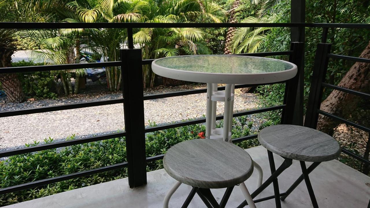 Lopburi Palm Resort Екстер'єр фото